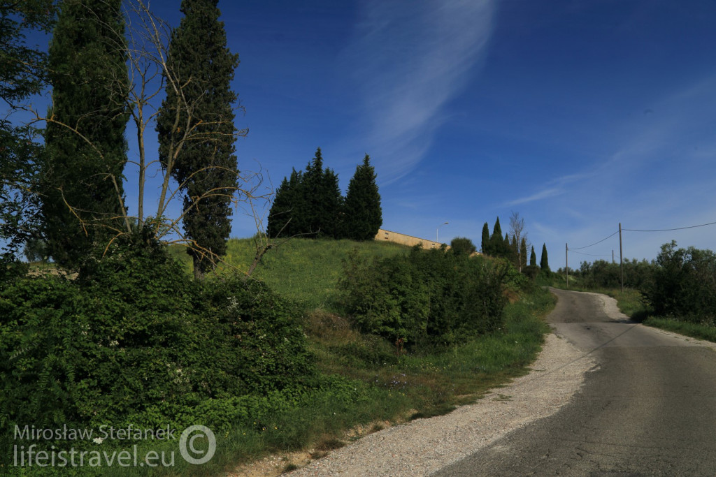 Wiejska droga - Toskania - pod górę...